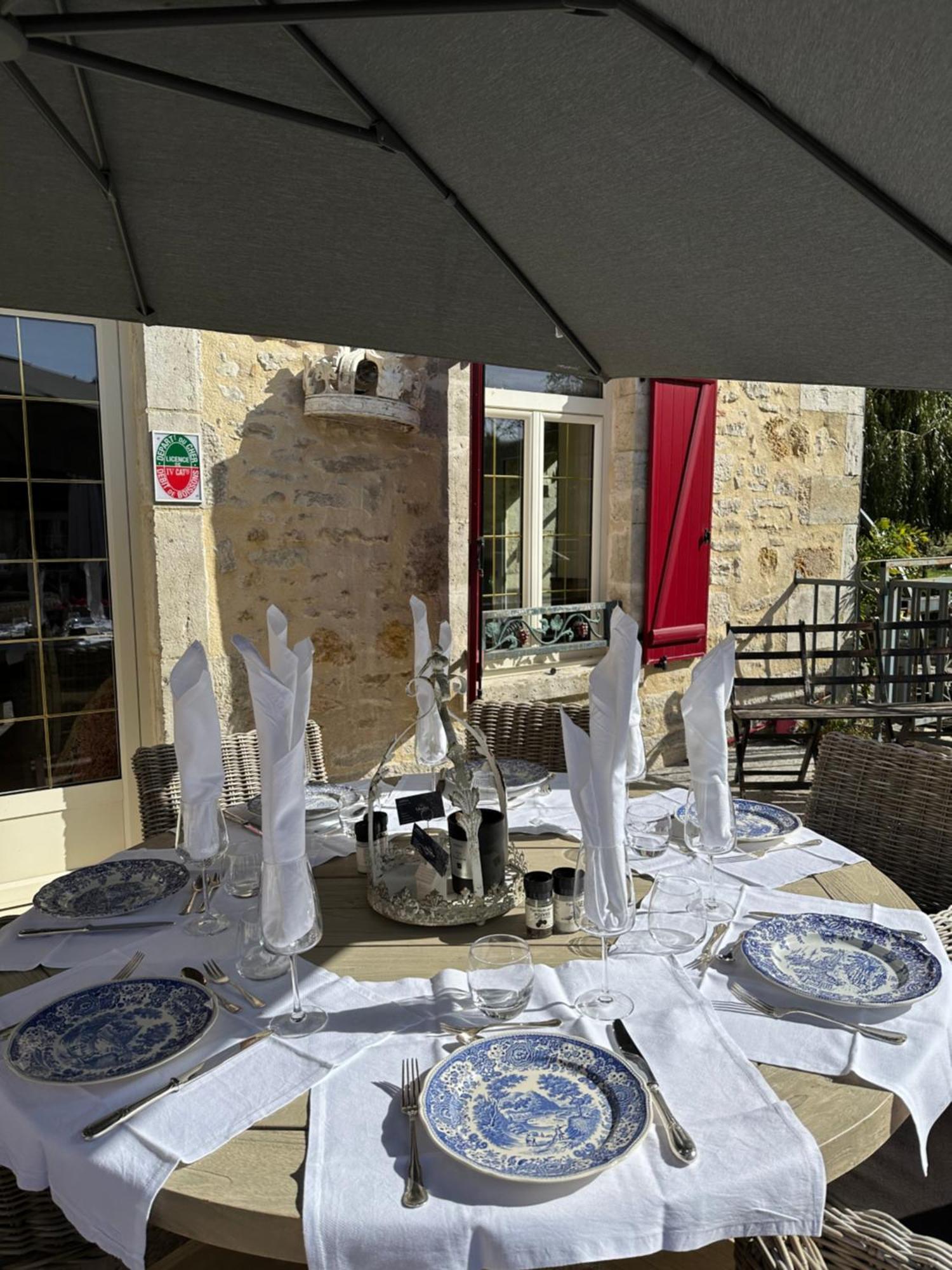 Hotel Moulin Le Fleurie Charenton-du-Cher Exterior foto
